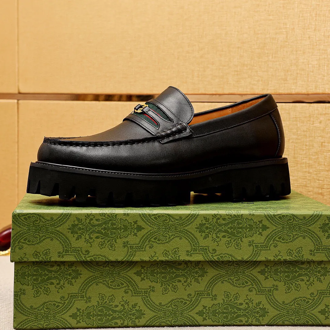 Men's shoes 💰580 💐 Product trademark: GUCCI "Gucci" casual leather shoes Regular size: 38-44 (45.46🉑️customized) Product materials: Selected imported first-layer calfskin upper + luxury hardware buckle, imported water-dyed cowhide leather lining. Strong three-dimensional visual effect, original foam outsole Color: 1⃣️color available